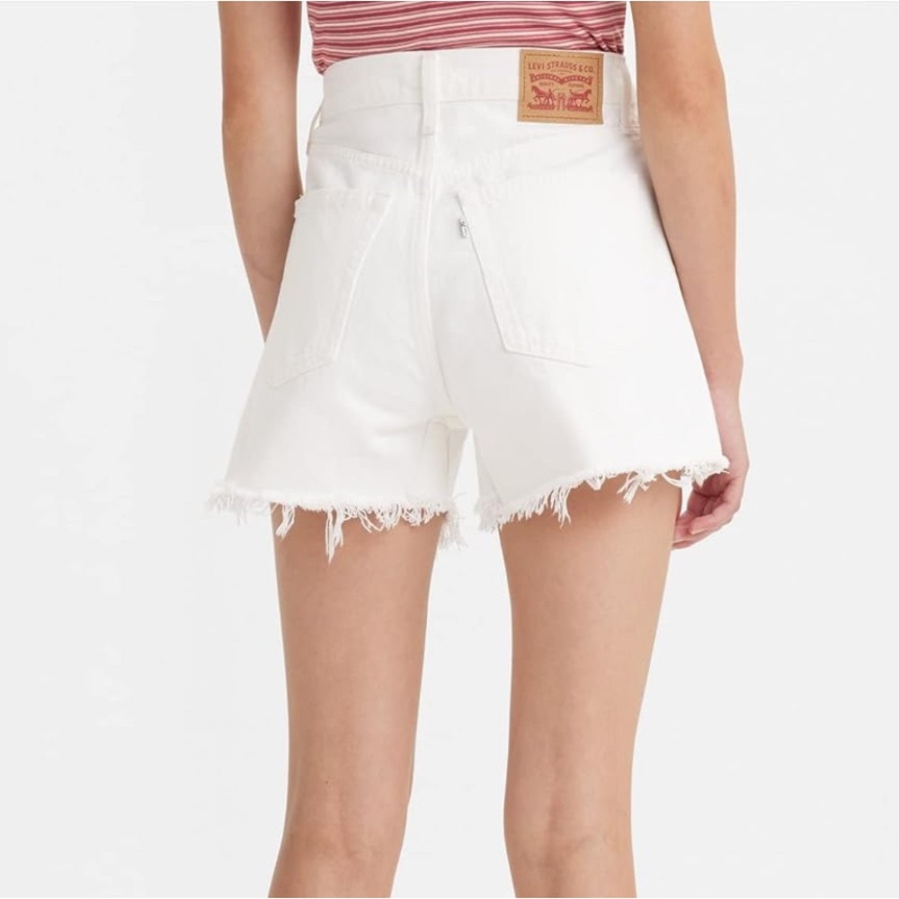 LEVI’S HIGH WAISTED WHITE MOM SHORTS